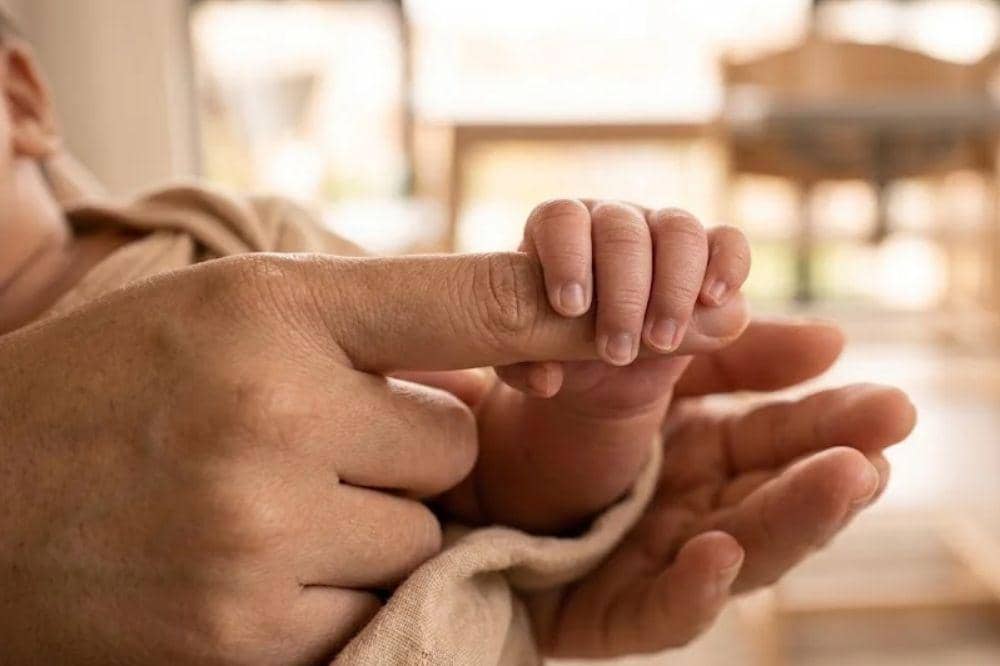 Apa itu refleks genggam pada bayi?
