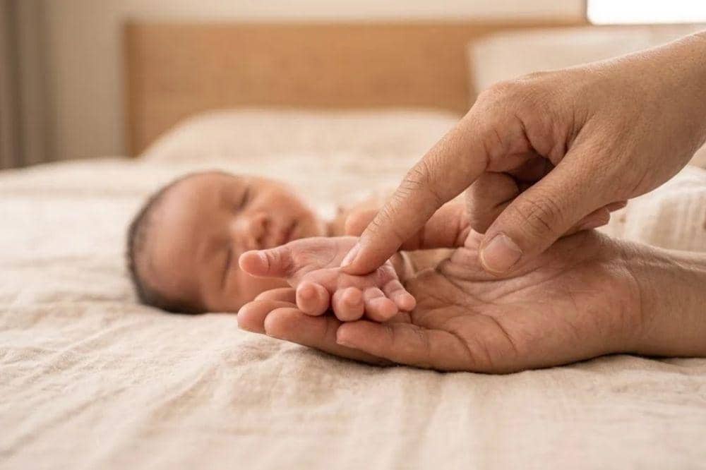 Cara kerja refleks genggam pada bayi