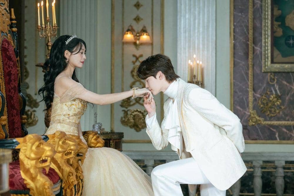 Shin Min A berperan sebagai Empress Navier
