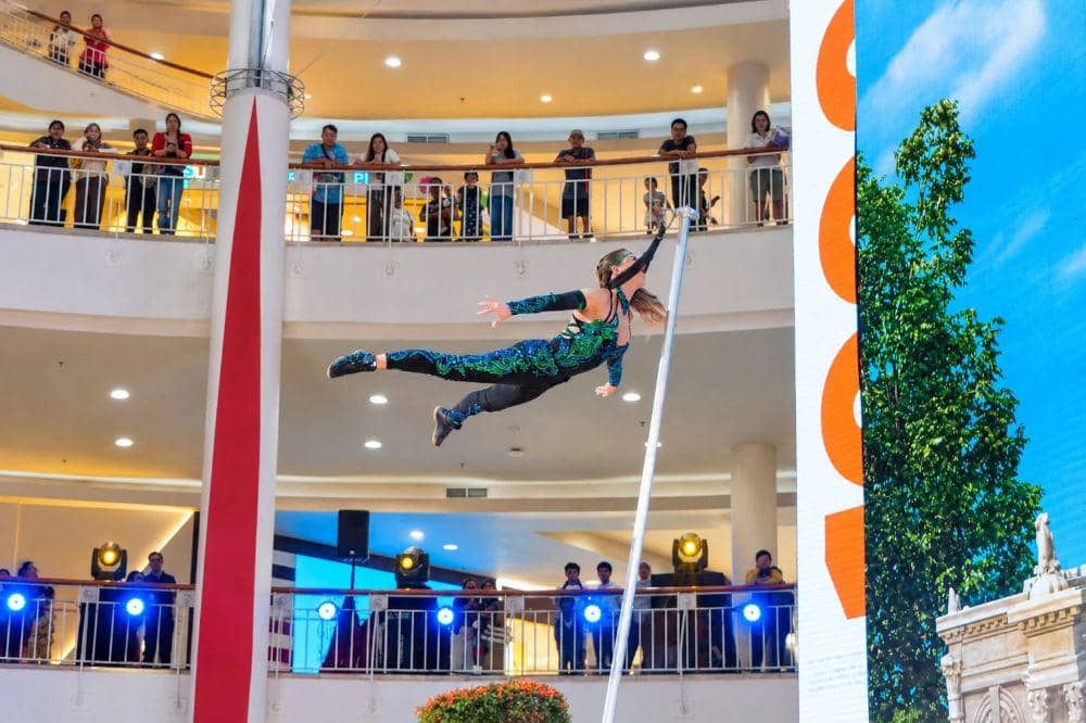 Hiburan Seru Akhir Pekan di Summarecon Mall, Ada Akrobatik! | Popmama.com