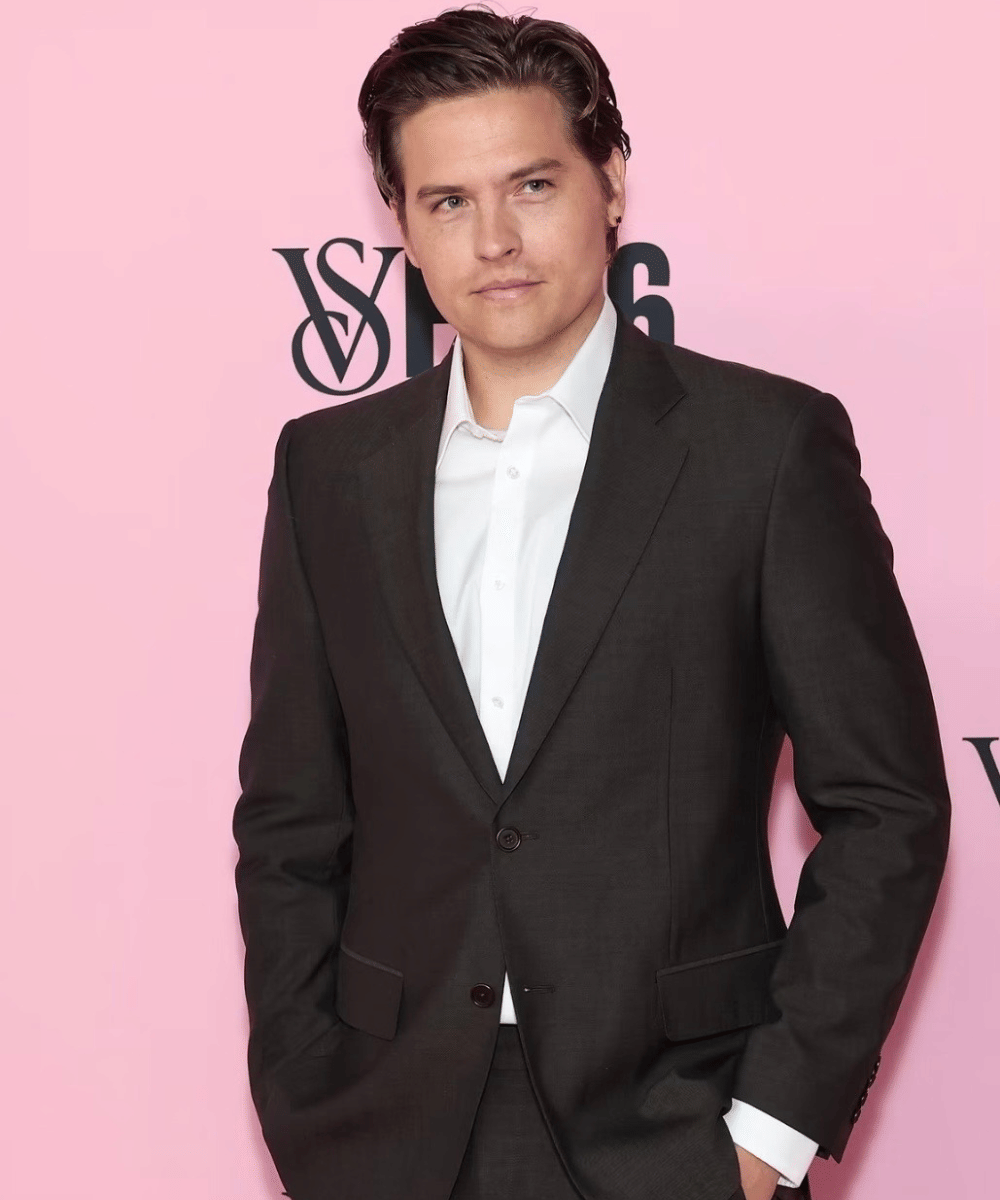 Dylan Sprouse Bangga Barbara Kembali ke Victoria’s Secret (3)