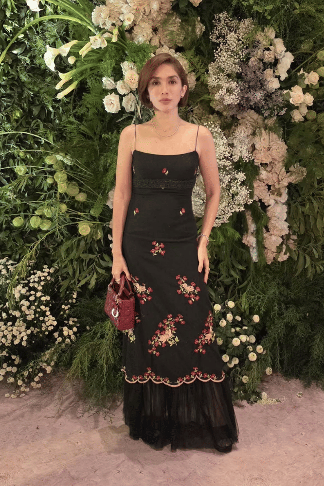 Dress Hitam Panjangnya Saat Masa Remaja