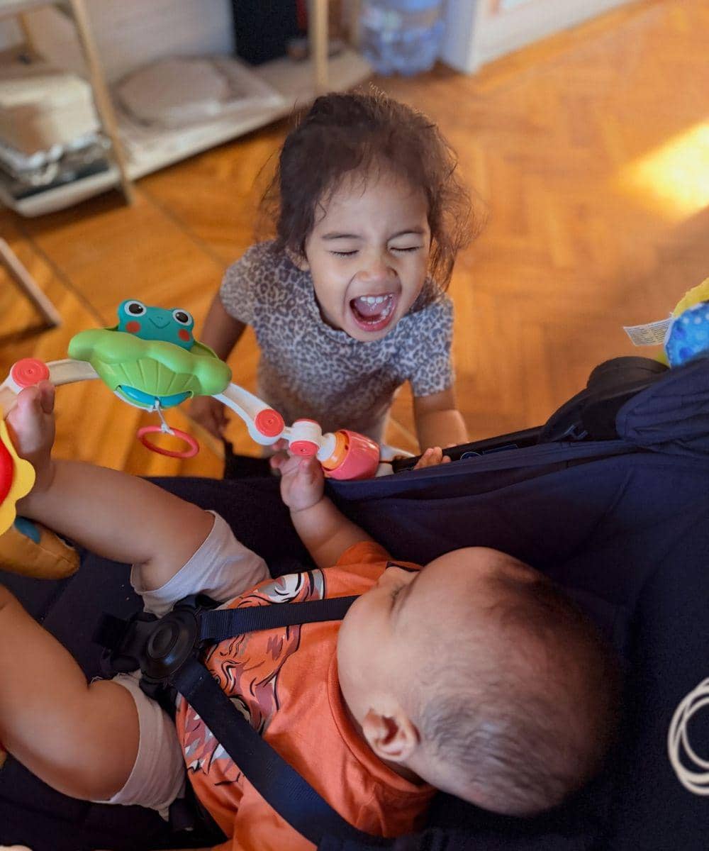 Momen Baby Urwah bersama sang kakak, Humaira