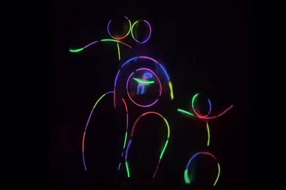 Hilary Swank umumkan hamil anak ketiga lewat video lightstick di InstagramSeb