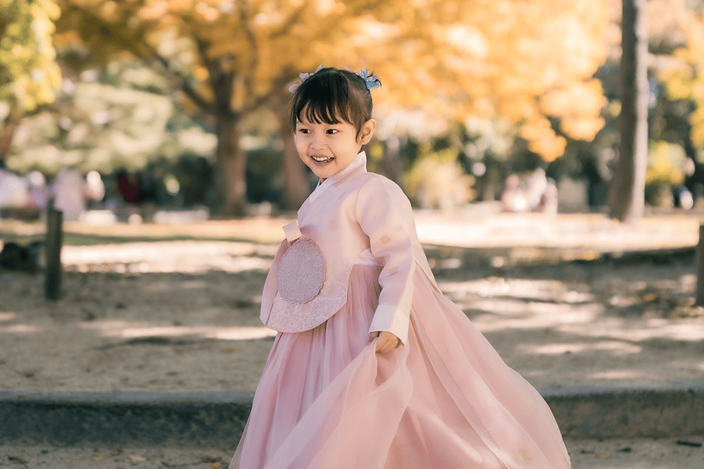 7 Potret Hangat Rossa dan Raina Pakai Hanbok di Korea 7