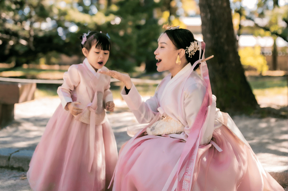 7 Potret Hangat Rossa dan Raina Pakai Hanbok di Korea 4