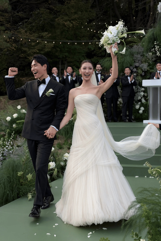 Gaun Pengantin Putih dengan Model A-Line