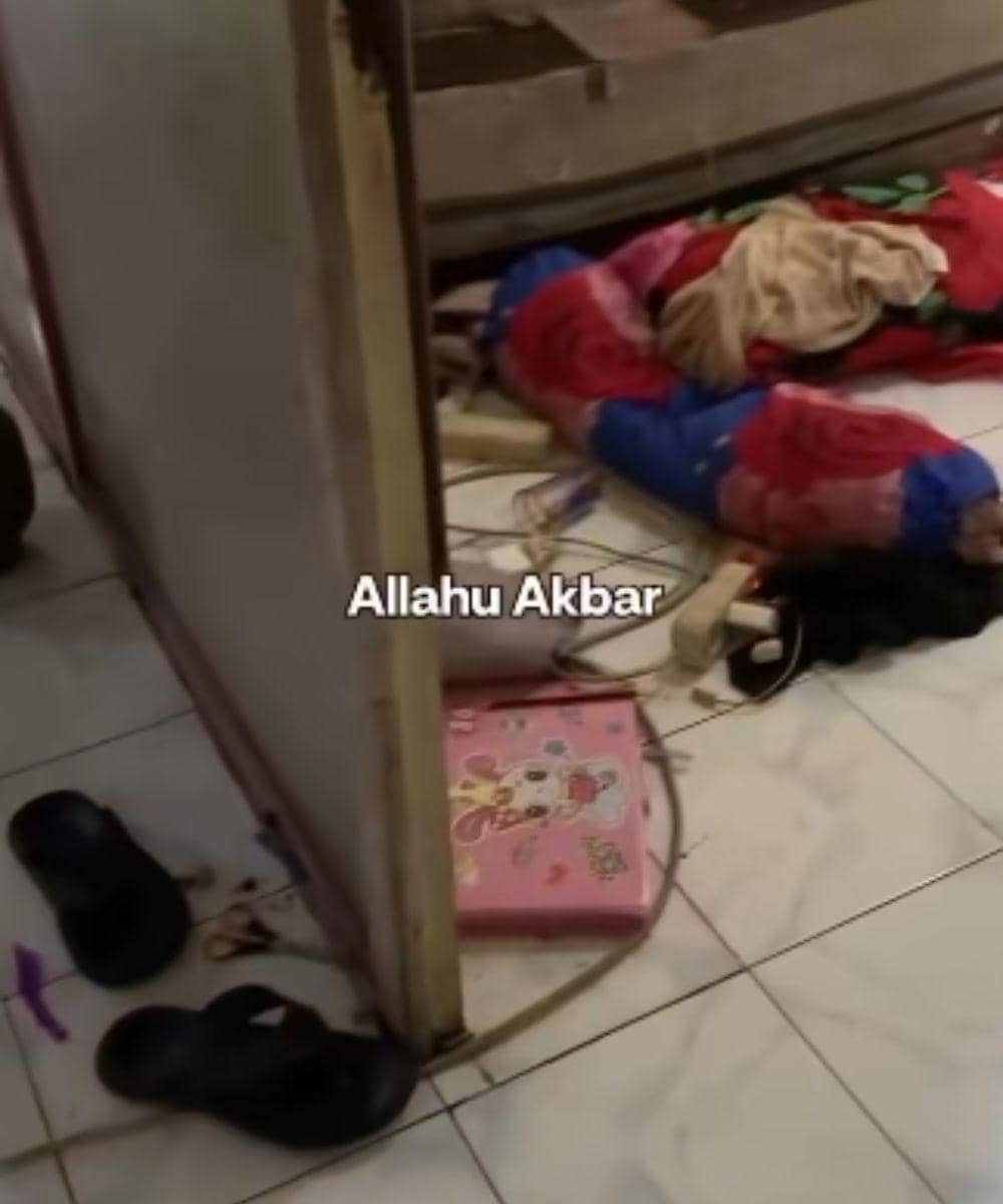 Polisi langsung datang ke rumah setelah menerima laporan anak