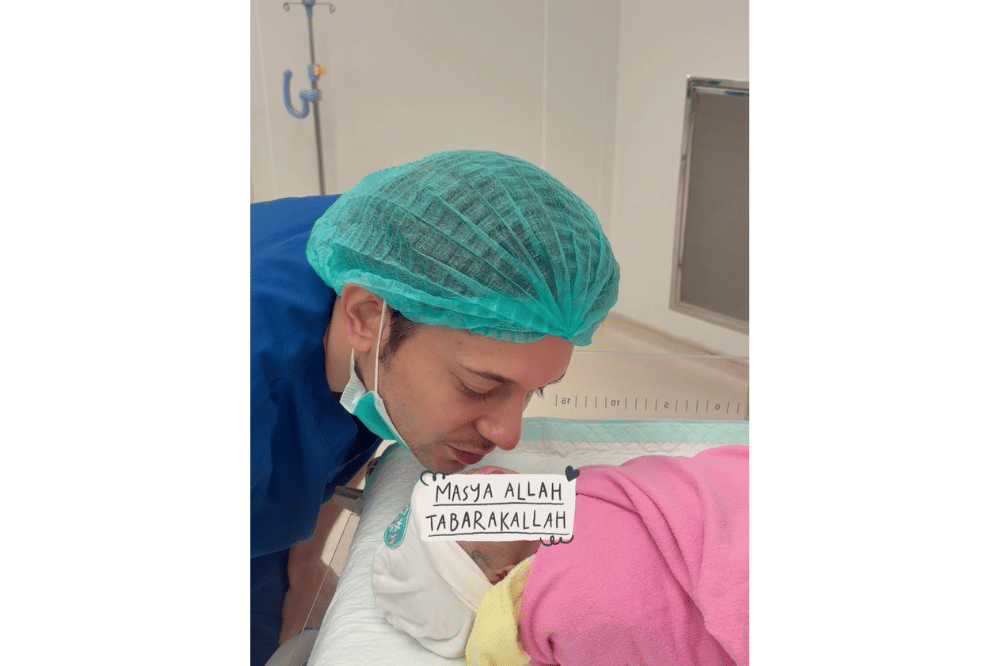 Arti nama anak pertama Violentina Kaif dan Andrew Andika