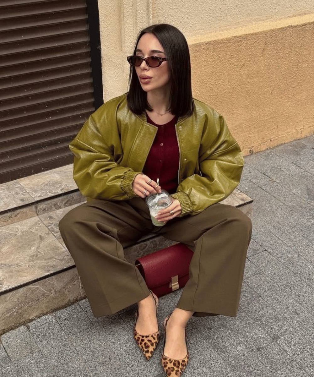Inspirasi Outfit Warna Olive Green dan Cherry (3)