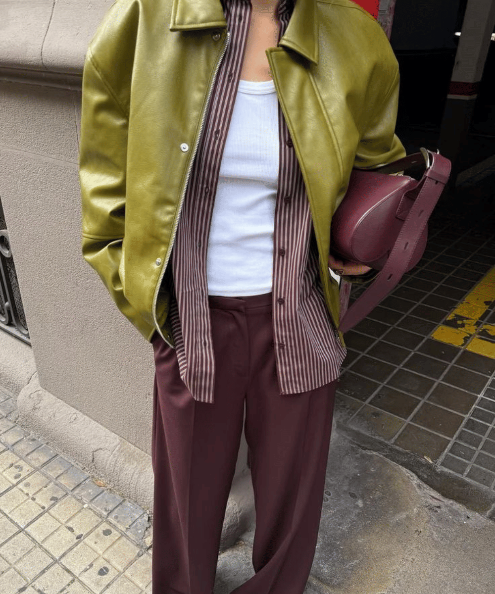 Inspirasi Outfit Warna Olive Green dan Cherry (6)