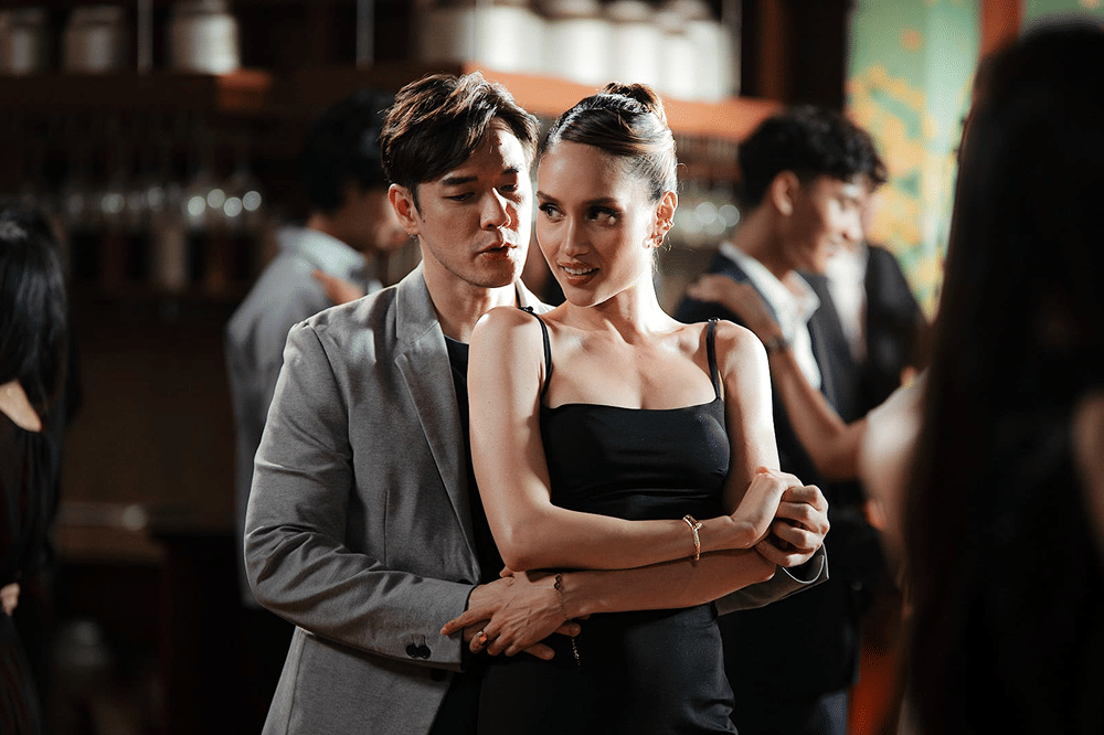 Cinta Laura Terjebak Cinta dan Dendam di Sleeping with the Enemy