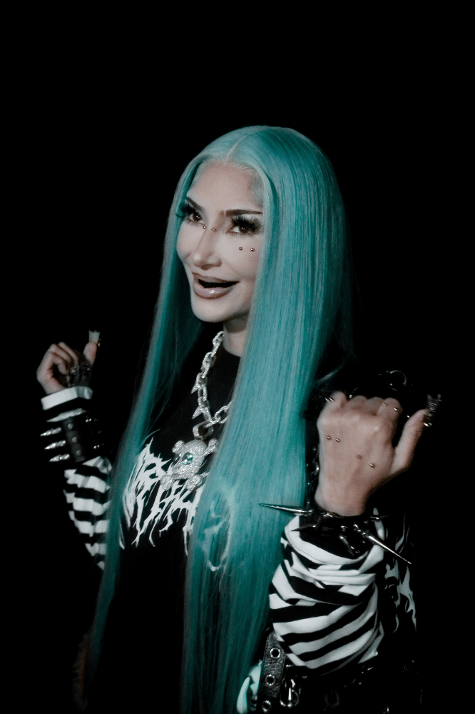 Aksesori Gothic yang Jadi Ciri Khas