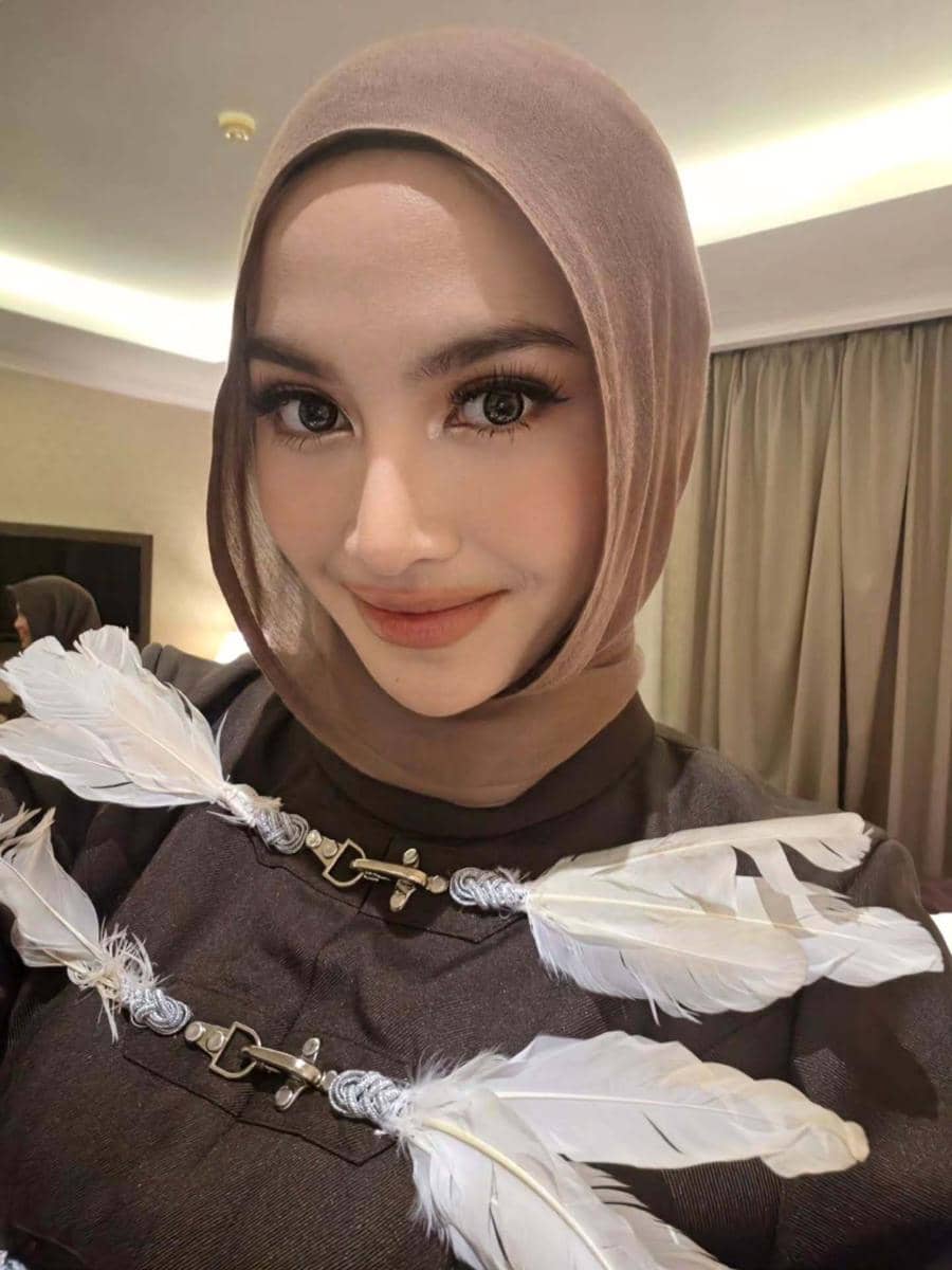 Mahalini Pakai Hijab saat Tampil di Aceh