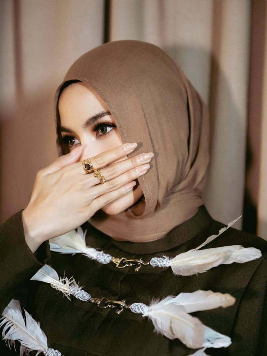Mahalini Pakai Hijab saat Tampil di Aceh