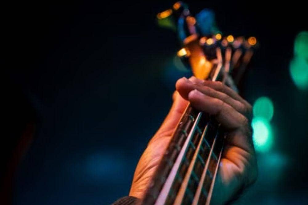 Musik Sebagai Bahasa Hati yang Menyembuhkan dan Menghibur