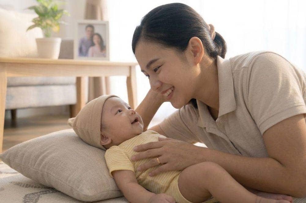 Kenapa Bayi Suka Menatap Wajah Mama secara Intens? Ini Artinya