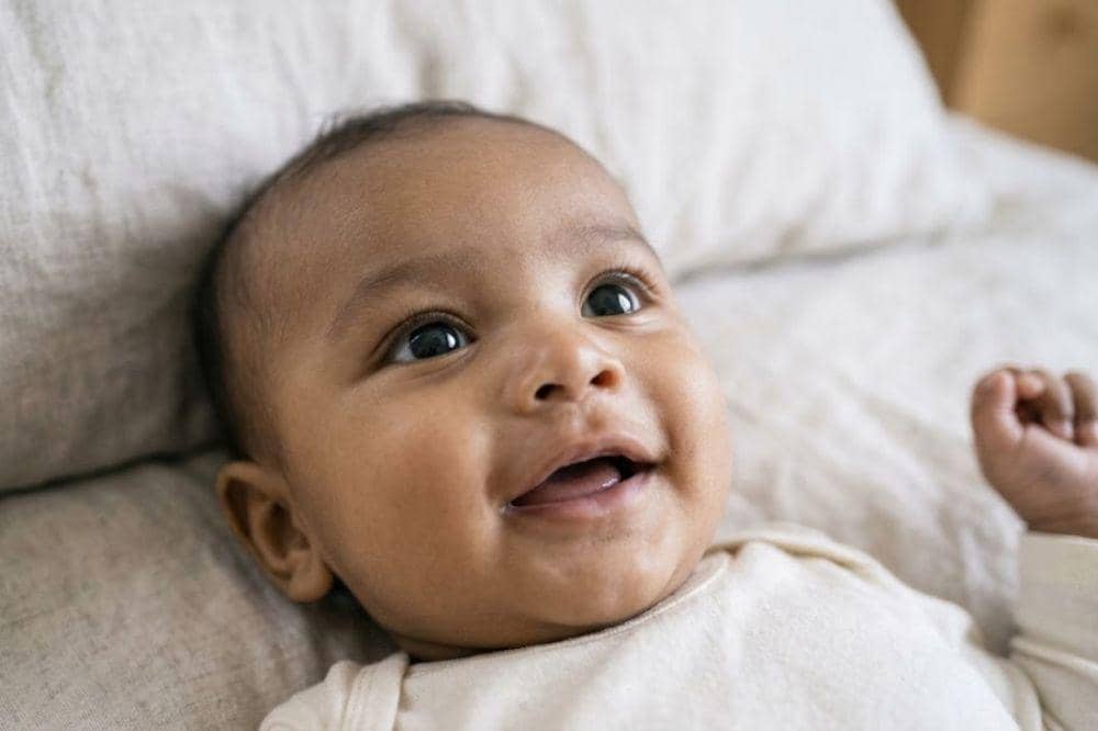 Bayi yang tidak suka menatap perlu diperhatikan