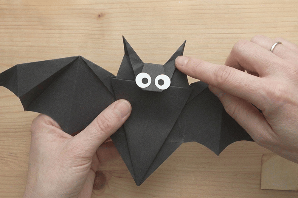 Cara Membuat Kelelawar dari Kertas Origami 3