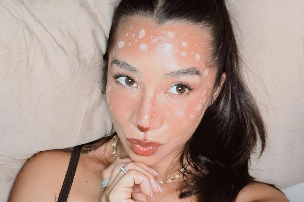 White freckles jadi detail utama makeup ala Bambi