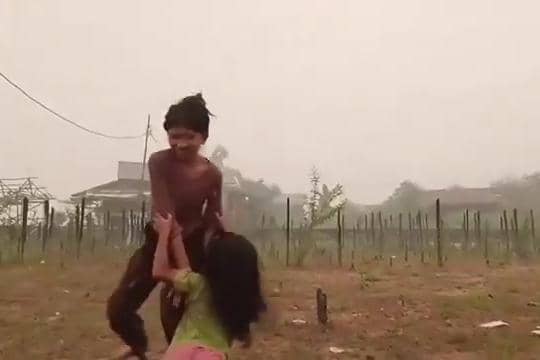Korban dibanting, dijambak, hingga dipukul