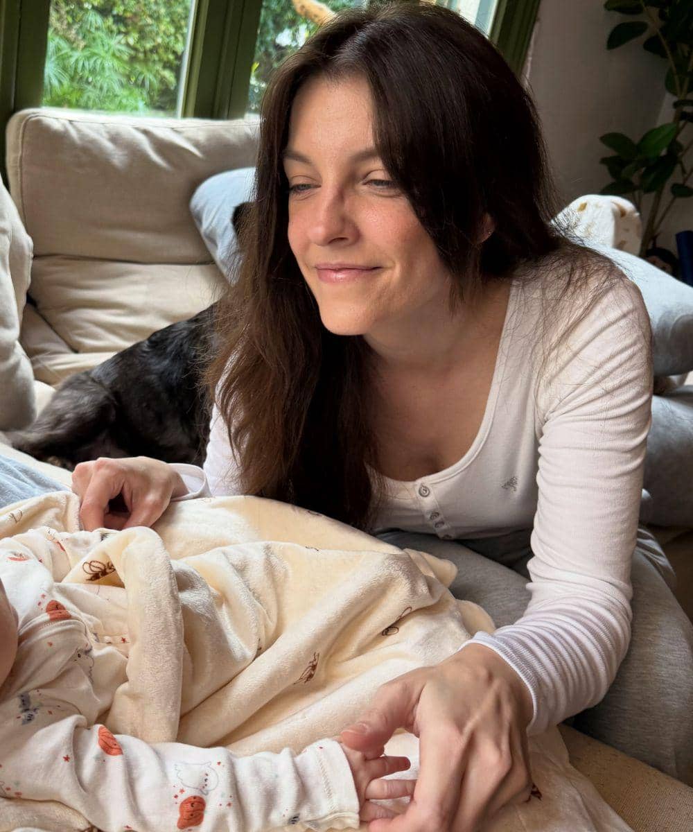 Barbara Palvin Bagikan Pesan untuk Para Ibu Pasca Melahirkan (1)