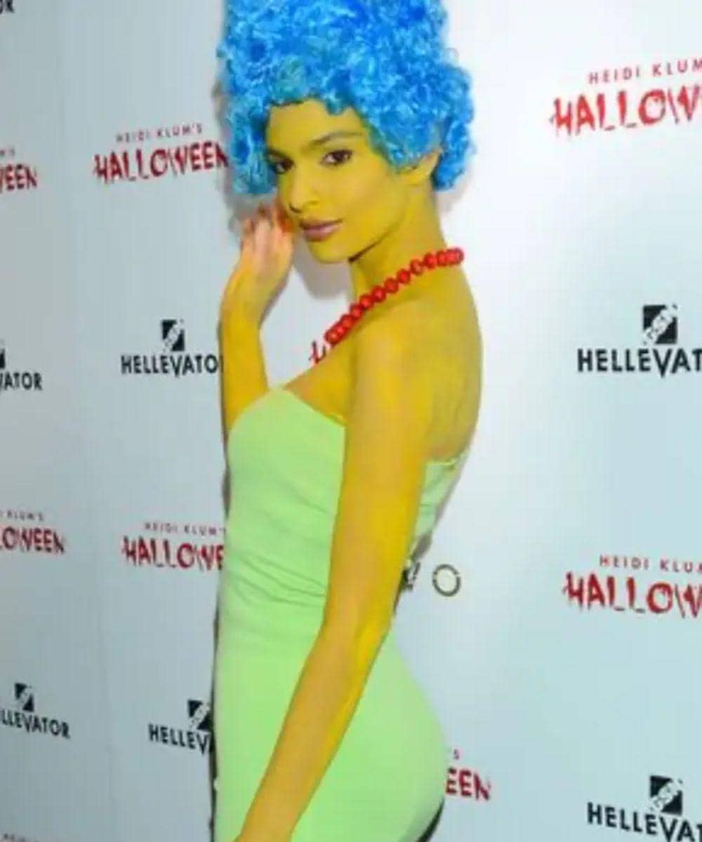Emily Ratajkowski tampil kuning total sebagai Marge Simpson