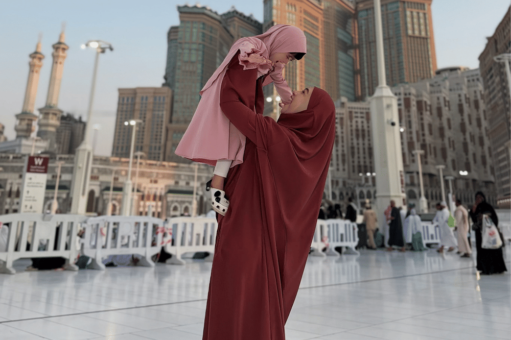 Ria Ricis Bersyukur Umrah Bareng Moana