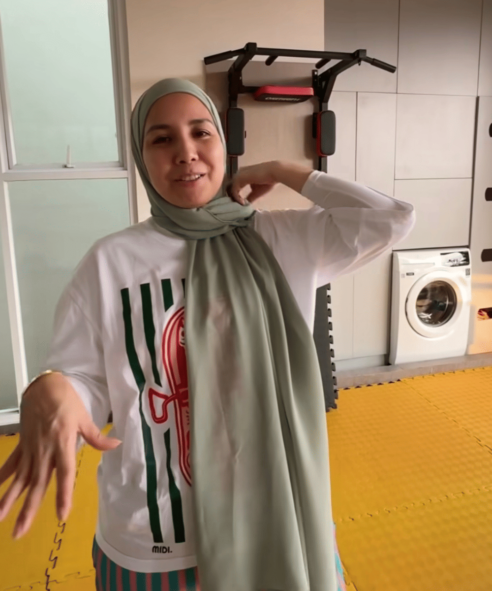 Tempat latihan Kalundra sama dengan tempat latihan Tya Ariestya saat kecil