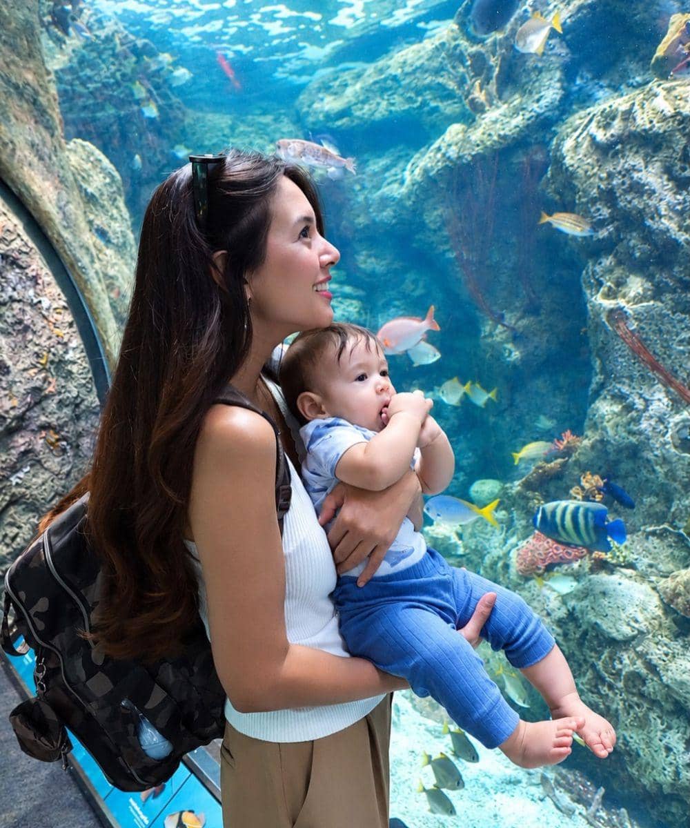 Gemasnya Baby Tommy saat pertama kali lihat ikan
