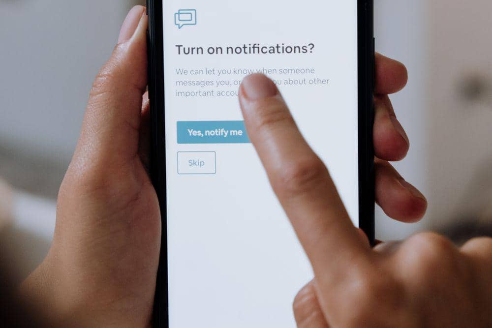 Chat Kantor di Luar Jam Kerja Bisa Ganggu Mental Health?