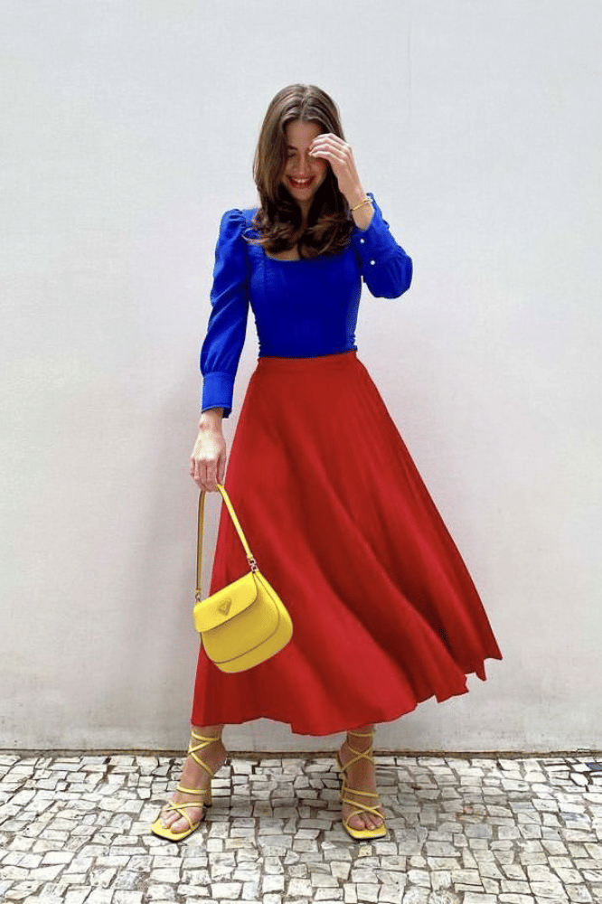 Rok Cherry dan Atasan Royal Blue