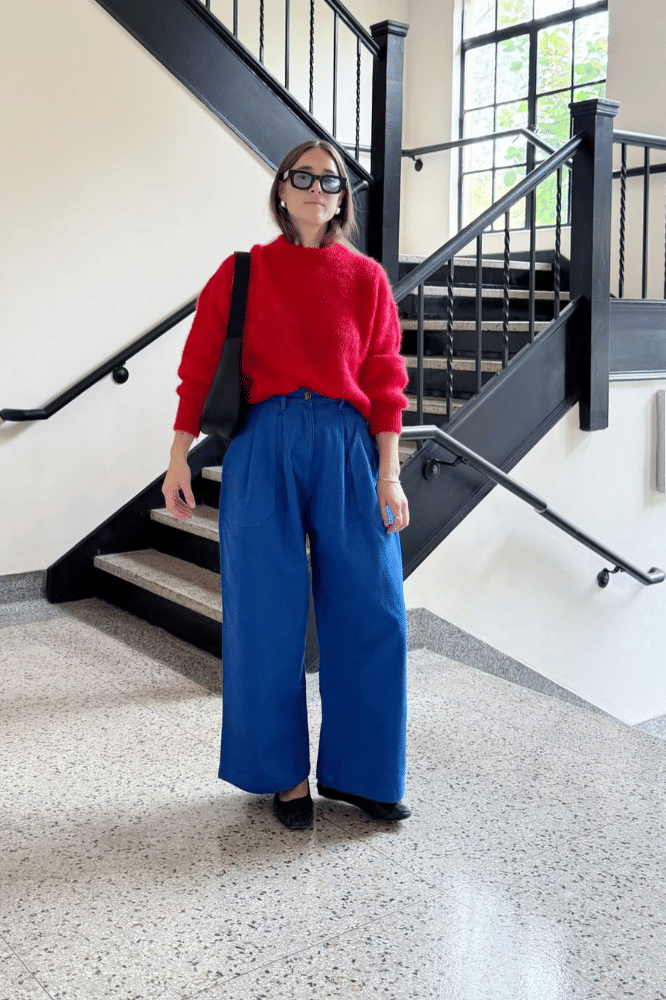Sweater Cherry dan Celana Bahan Royal Blue