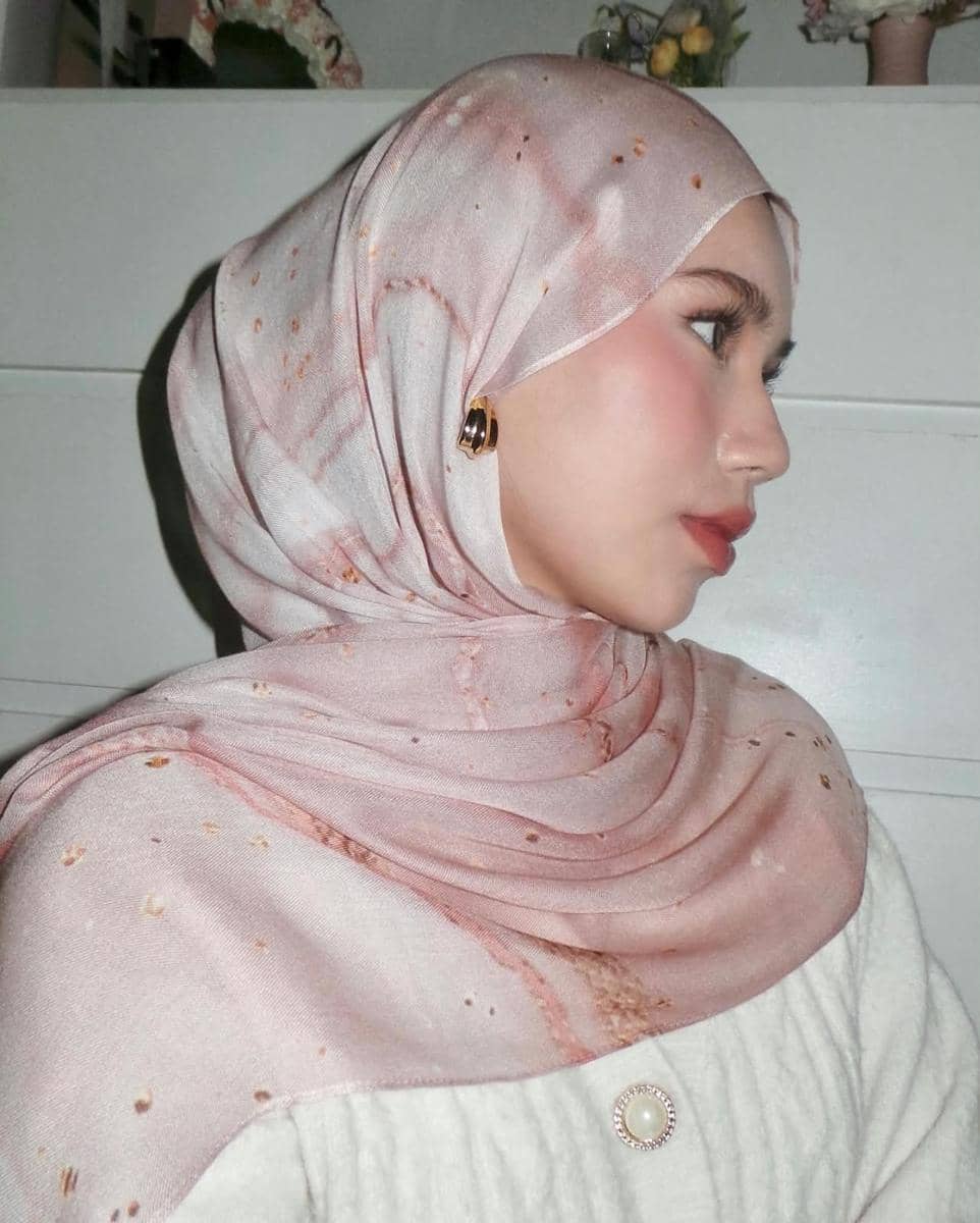 bahan hijab yang jatuh dan mudah dibentuk