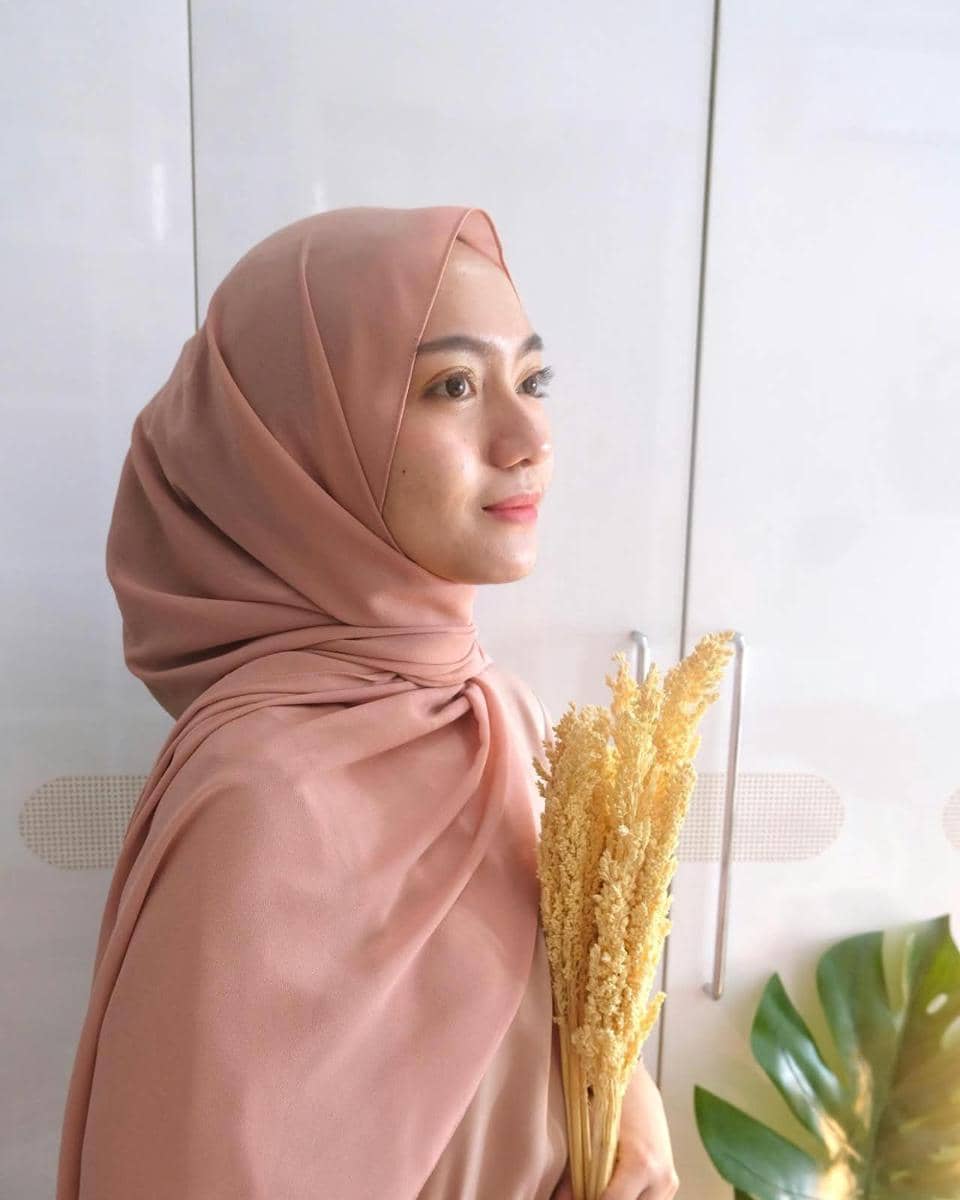 bahan hijab yang jatuh dan mudah dibentuk