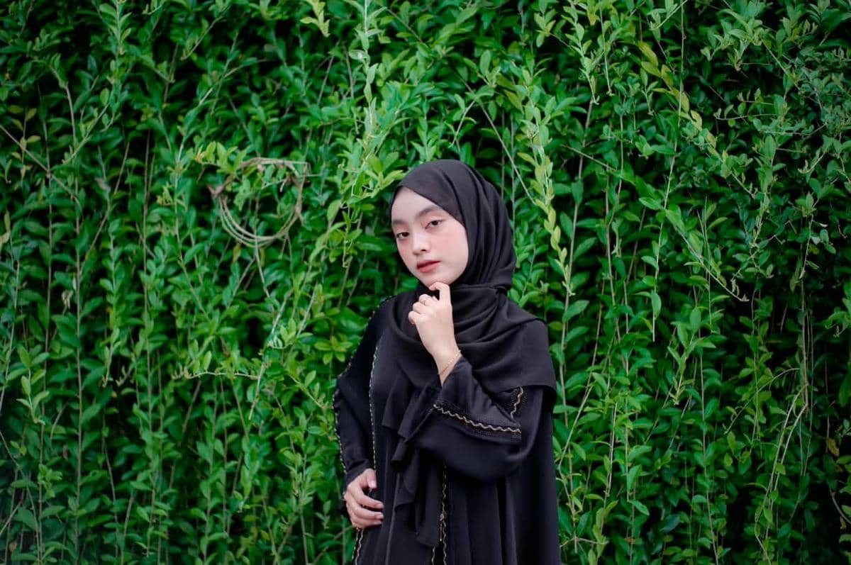 8 Bahan Hijab yang Jatuh dan Mudah Dibentuk, Nyaman Dipakai!