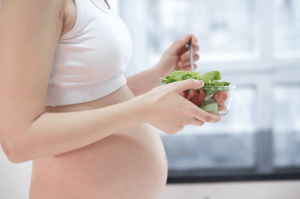 Sudah cukup minum dan makan sayur, kenapa ibu hamil tetep sembelit?